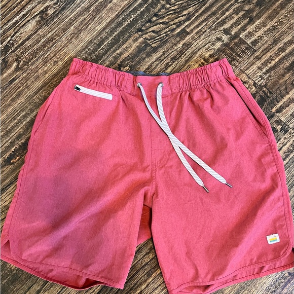 Vuori Banks Shorts size Large Red - Picture 5 of 8